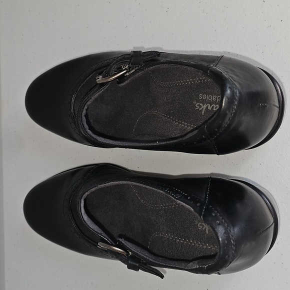 Clarks Bendables Wyld Mambo Mary Janes Black Buckle cutouts Size 8M VGUC Comfort - Picture 8 of 13